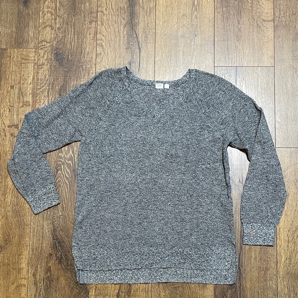 GAP Heather Gray V-Neck Women's Sweater